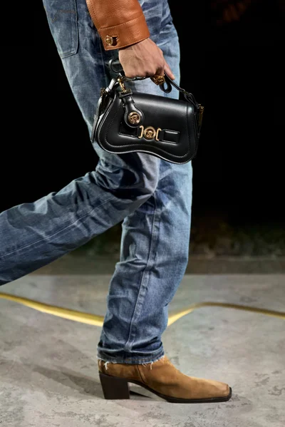 Look 25